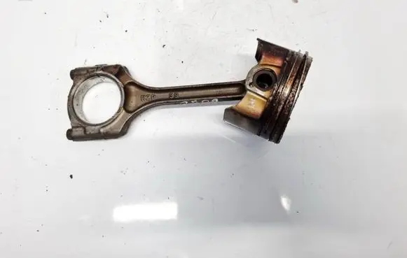 Honda CR-V Piston with connecting rod