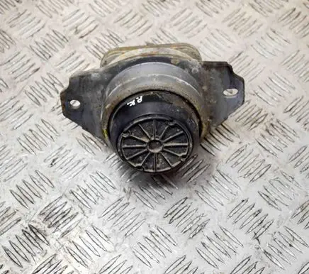 Land Rover Discovery 3 - LR3 Engine mount bracket KKB500441G