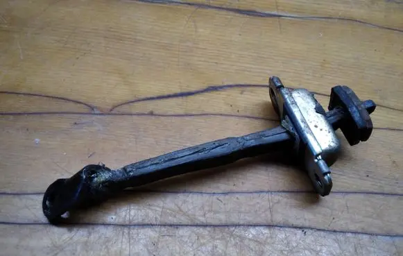 KIA Sportage Front door check strap stopper