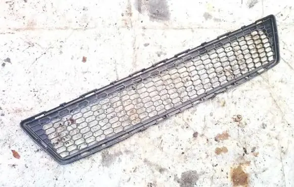 Toyota Verso Front bumper lower grill 531120f040 53112-0f040