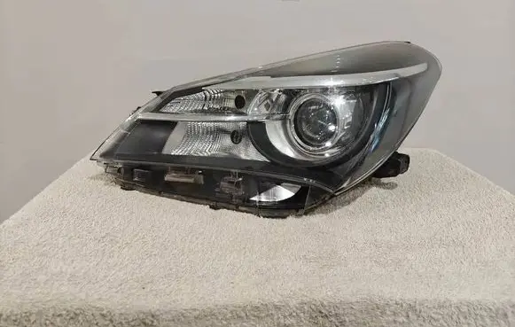 Toyota Yaris Headlight/headlamp