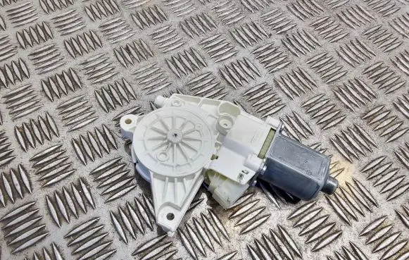 Mercedes-Benz ML W166 Front door window regulator motor A1669060201 937671101 0130822754