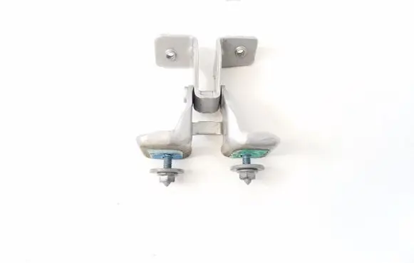 Tailgate/trunk/boot hinge