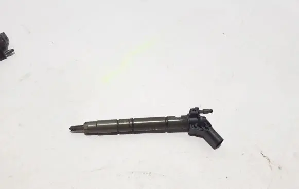 Audi A4 S4 B9 Fuel injector 059130277ED