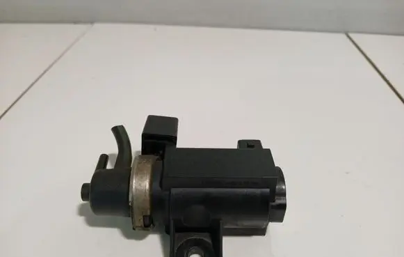 BMW X5 E53 Turbo solenoid valve 2247906