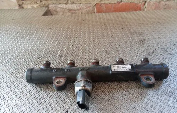 Citroen C5 Fuel main line pipe 9681649580