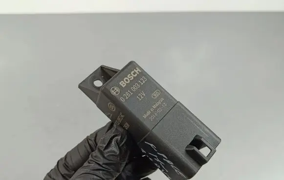Jaguar F-Pace Glow plug pre-heat relay 0281003123