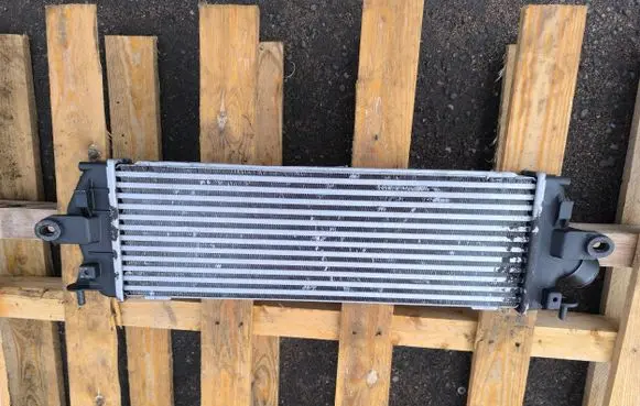 Opel Vivaro Intercooler radiator 992563JB 93854162 8200411160C