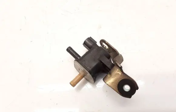Toyota Avensis T270 Vacuum valve 90910TC001