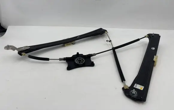 Volkswagen Tiguan Front window lifting mechanism without motor 5NA837462A