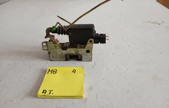 Dacia Logan I Rear door lock 5669889