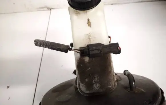 Brake fluid reservoir