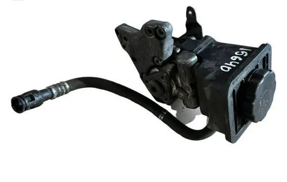 BMW 5 E60 E61 Power steering pump 6760956 2247556 32412247556