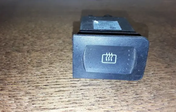 Volkswagen Golf V Windscreen/window heater switch 1J0959621C