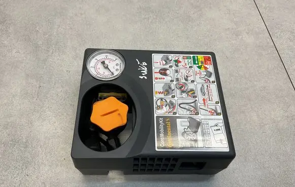 Nissan Juke I F15 Tire air pump compressor 