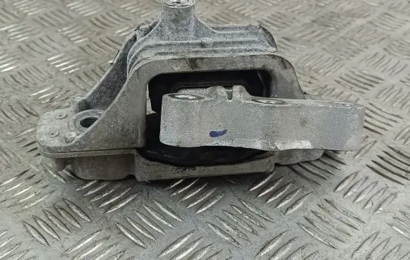 MG ZS Engine mount bracket