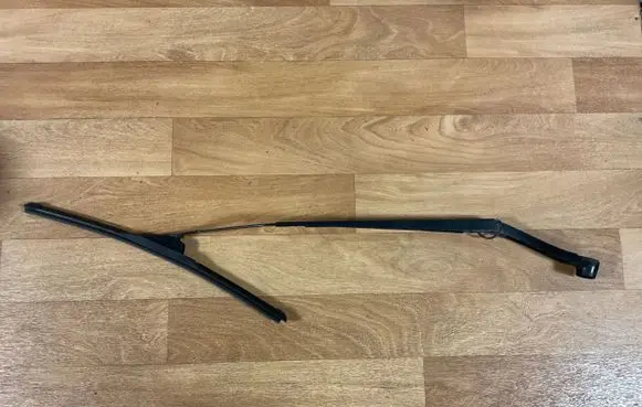 Opel Insignia A Front wiper blade arm 13227399