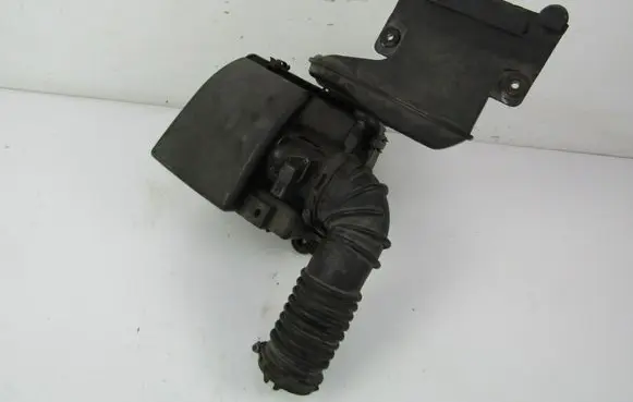 Mazda 6 Air filter box 