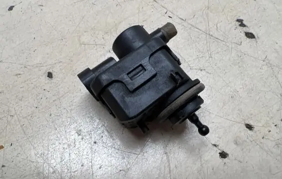 Headlight level adjustment motor
