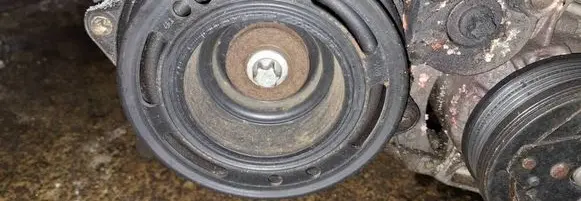 Opel Astra H Crankshaft pulley 