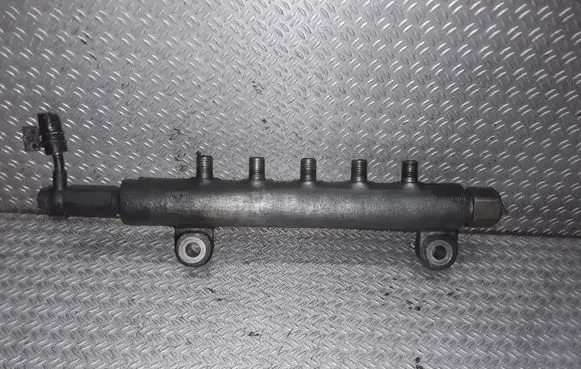 Nissan Primera Fuel main line pipe