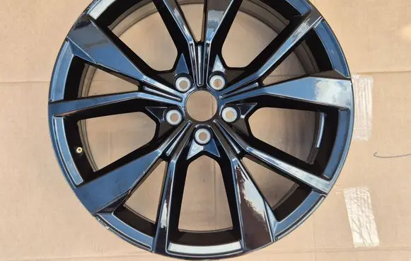 Volkswagen Taigo R18 alloy rim 2G7601025C