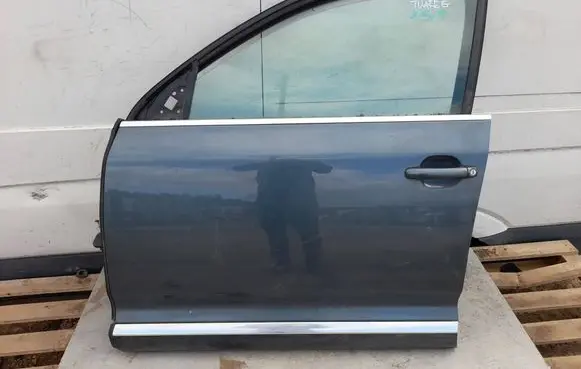 Volkswagen Touareg I Front door TOUDRZ