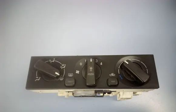 Mitsubishi Pajero Climate control unit E32PB393 ECMR2
