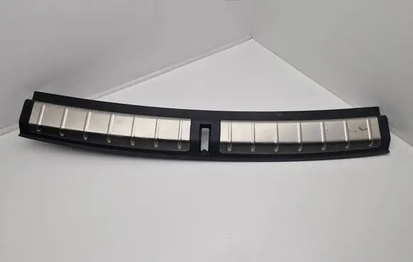 Trunk/boot sill cover protection