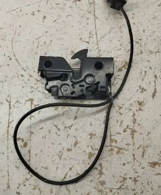 Volkswagen Jetta VI Engine bonnet/hood lock/catch 5C7823509 350124106 123417