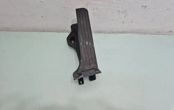 Volkswagen Tiguan Accelerator throttle pedal 1K1723503R