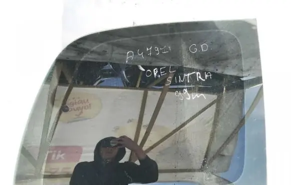 Opel Sintra Rear side window
