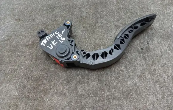 Renault Trafic III (X82) Accelerator throttle pedal 180220024R