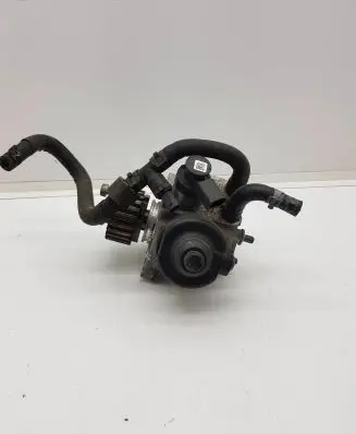 Volkswagen PASSAT B7 Fuel injection high pressure pump 0445010526 03L130755L 05261110