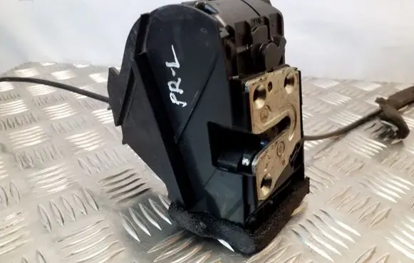 Nissan Juke I F15 Front door lock X12CFLS
