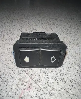 BMW 5 E39 Electric window control switch 8368974