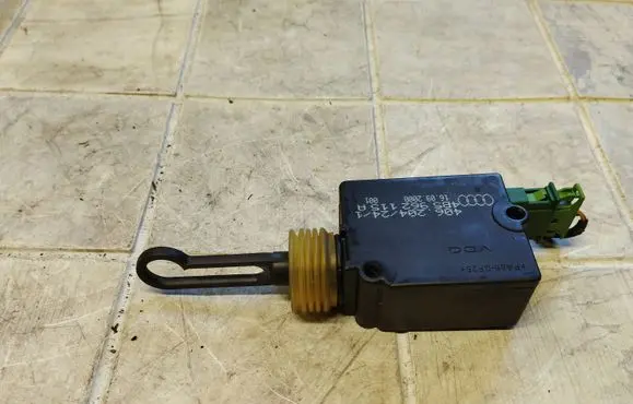 Audi A6 S6 C5 4B Central locking motor 4B5962115A