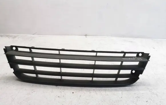 Volkswagen Touran I Front bumper lower grill 1t0853677