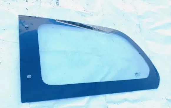 KIA Carnival Rear side window