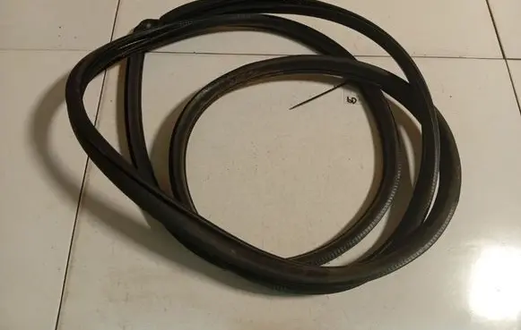 Subaru Forester SH Rubber seal front coupe door