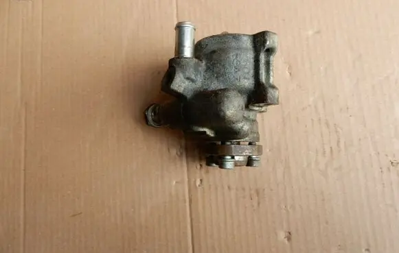 Volkswagen Golf IV Power steering pump 1J0422154C 4074