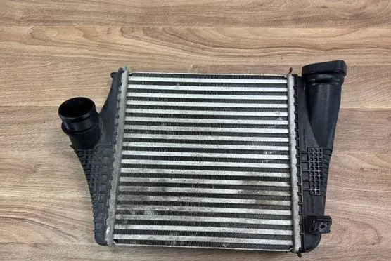 Audi Q7 4M Intercooler radiator 4M0145804AR