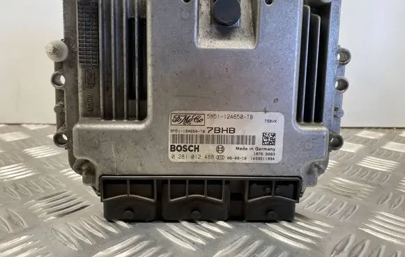 Ford Focus Engine control unit/module 5M5112A650TB 0281012488