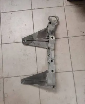 Mercedes-Benz V Class W447 Rear differential/diff mount bracket 