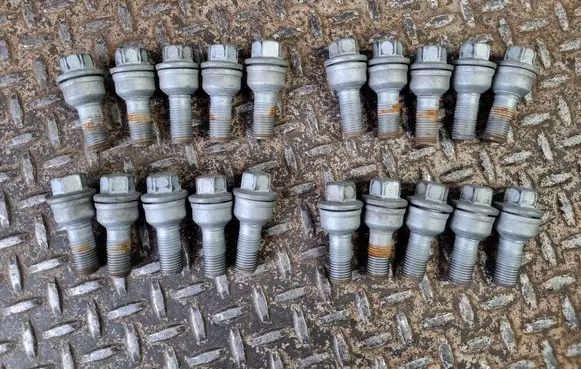 Audi Q3 F3 Nuts/bolts 
