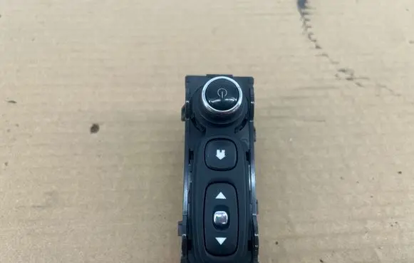 Renault Captur Multifunctional control switch/knob E1067640 L4130404 253B08825