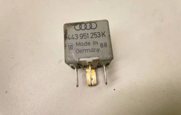 Audi A6 S6 C5 4B Other relay 443951253K