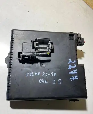 Volvo XC90 Fuse module 8676391 12217799