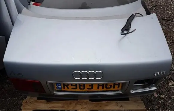 Audi A8 S8 D2 4D Tailgate/trunk/boot lid sidabrinis