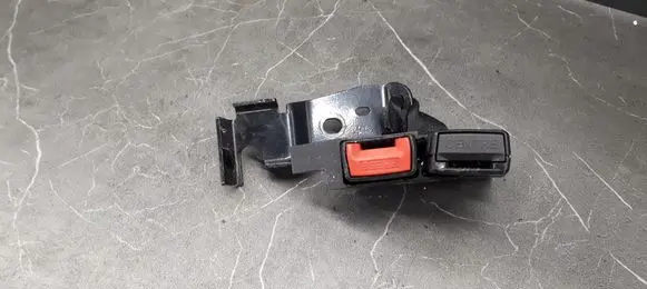 Renault Clio III Seat belt trim 33047670